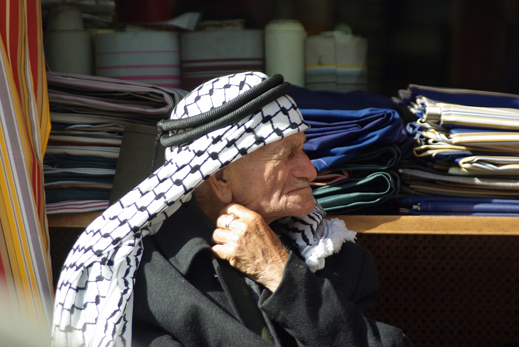 IMGPb0777.JPG - Man in Amman